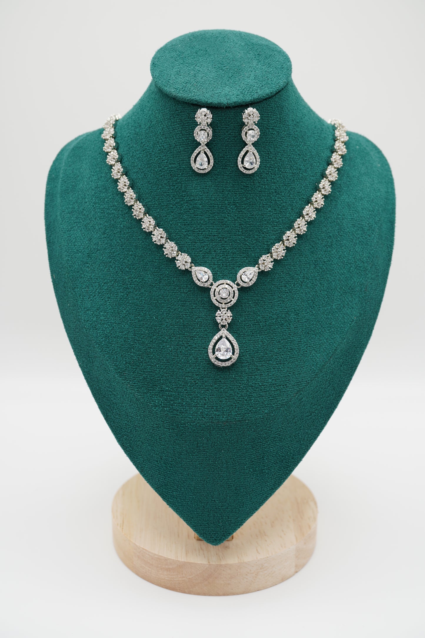 Radiant Elegance Necklace Set