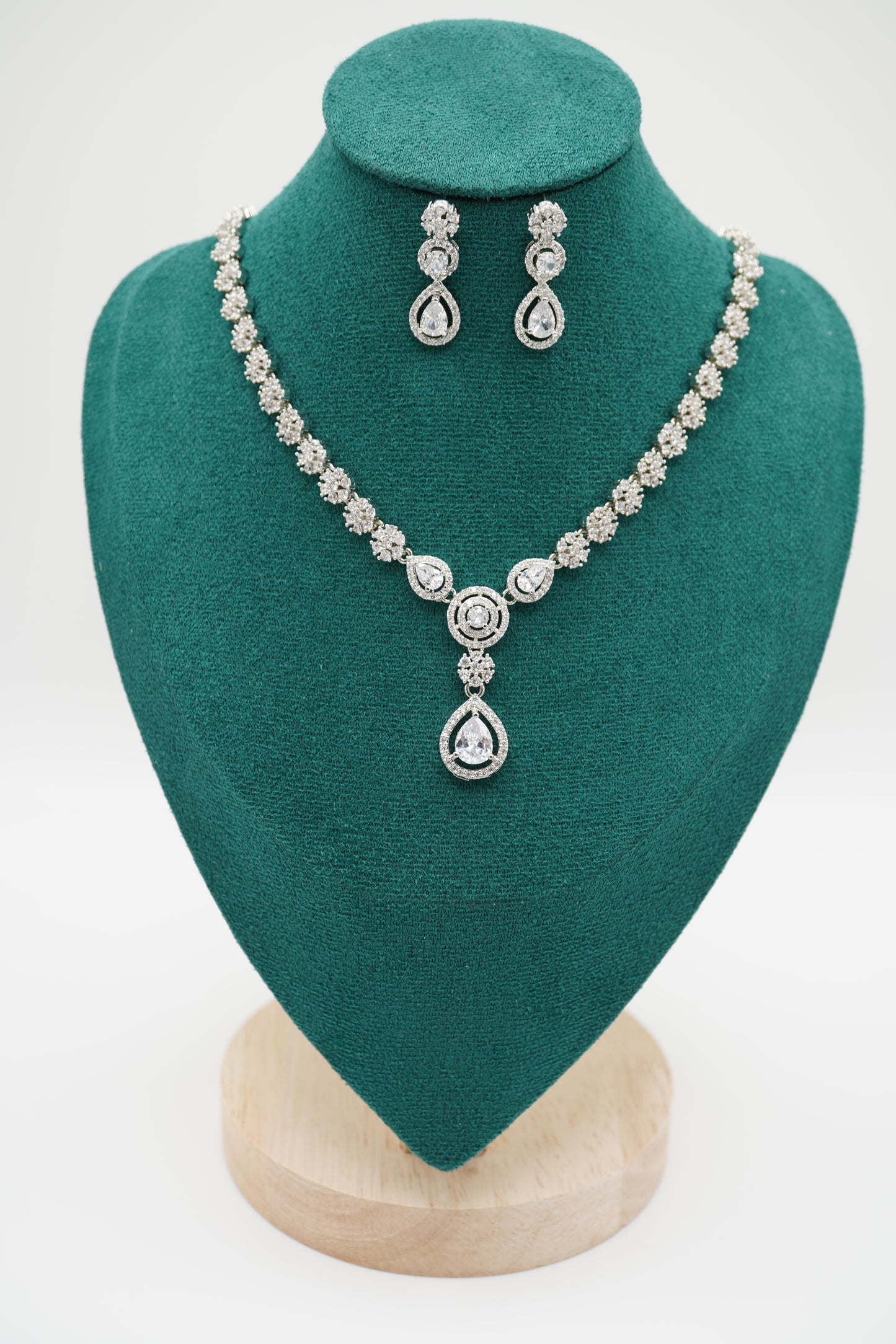 Radiant Elegance Necklace Set