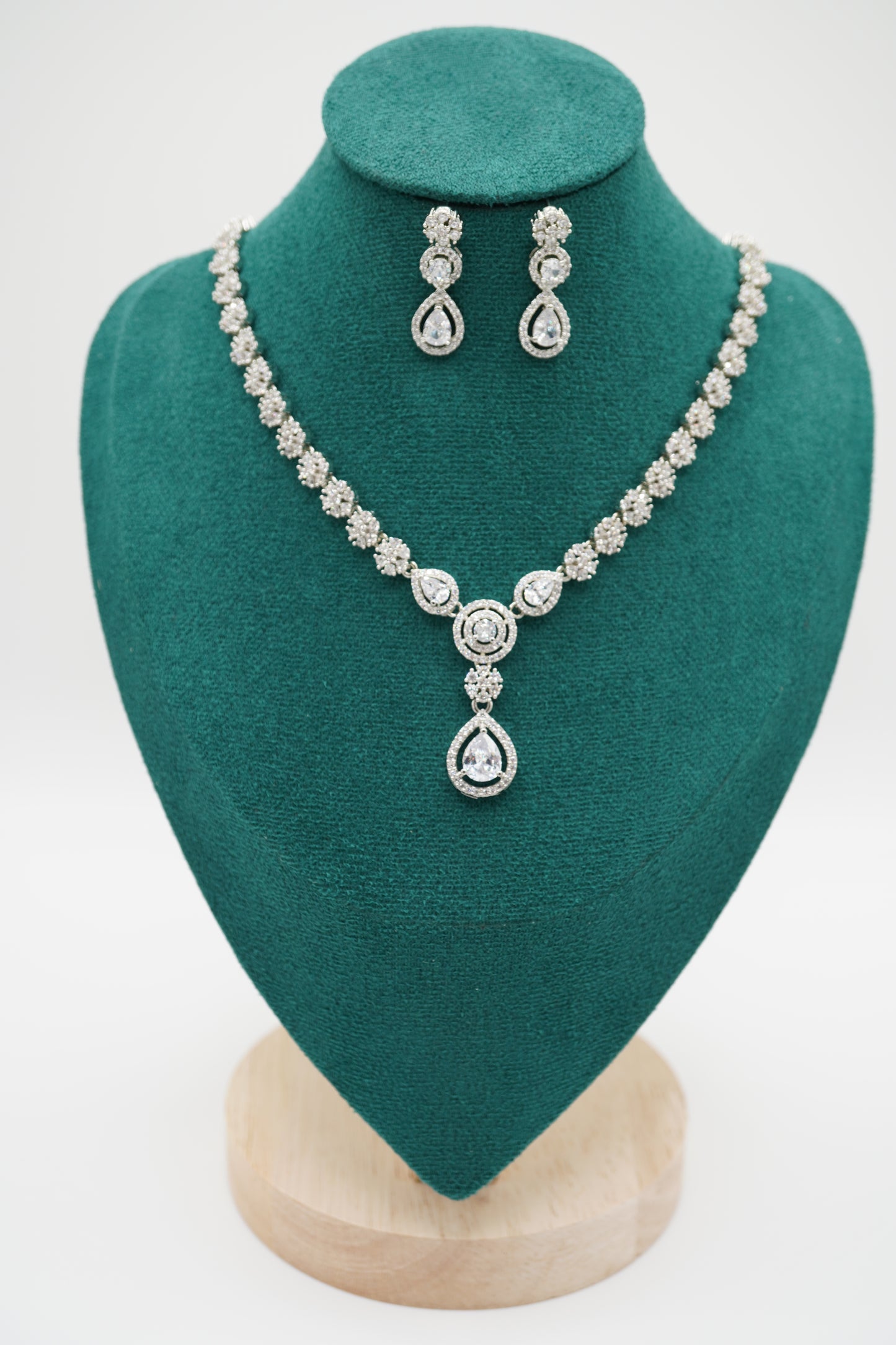 Radiant Elegance Necklace Set
