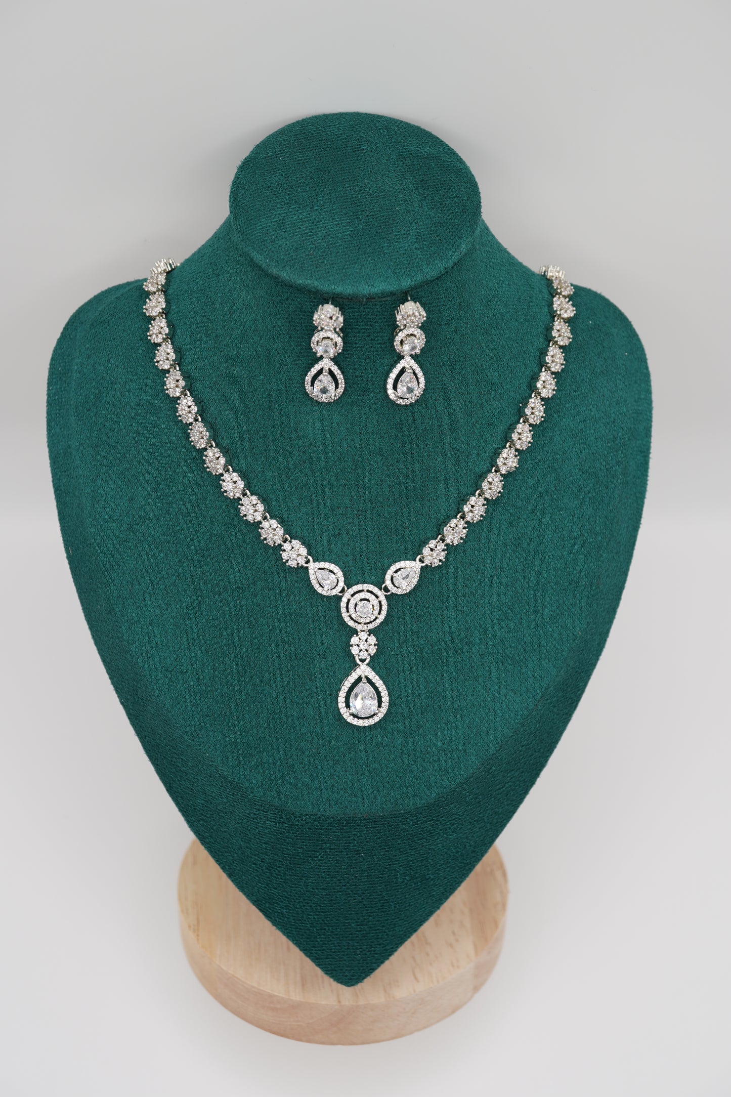 Radiant Elegance Necklace Set