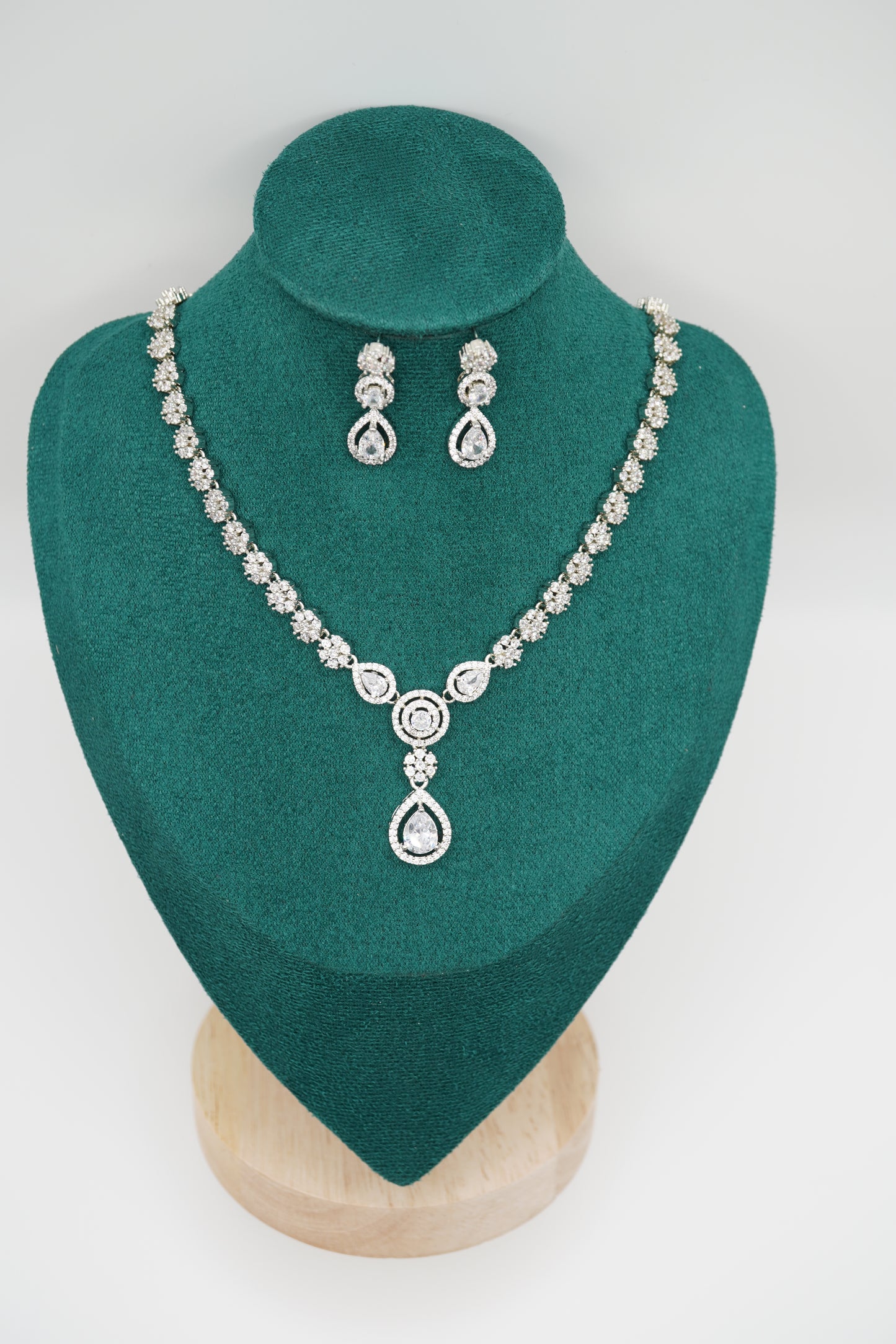 Radiant Elegance Necklace Set