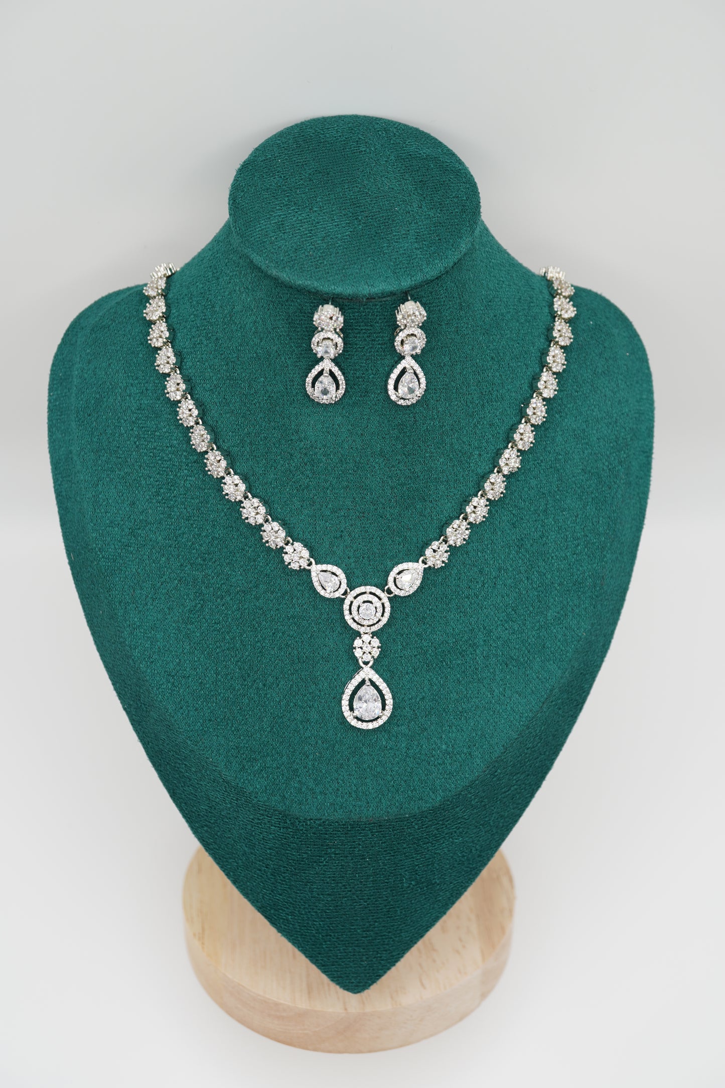 Radiant Elegance Necklace Set
