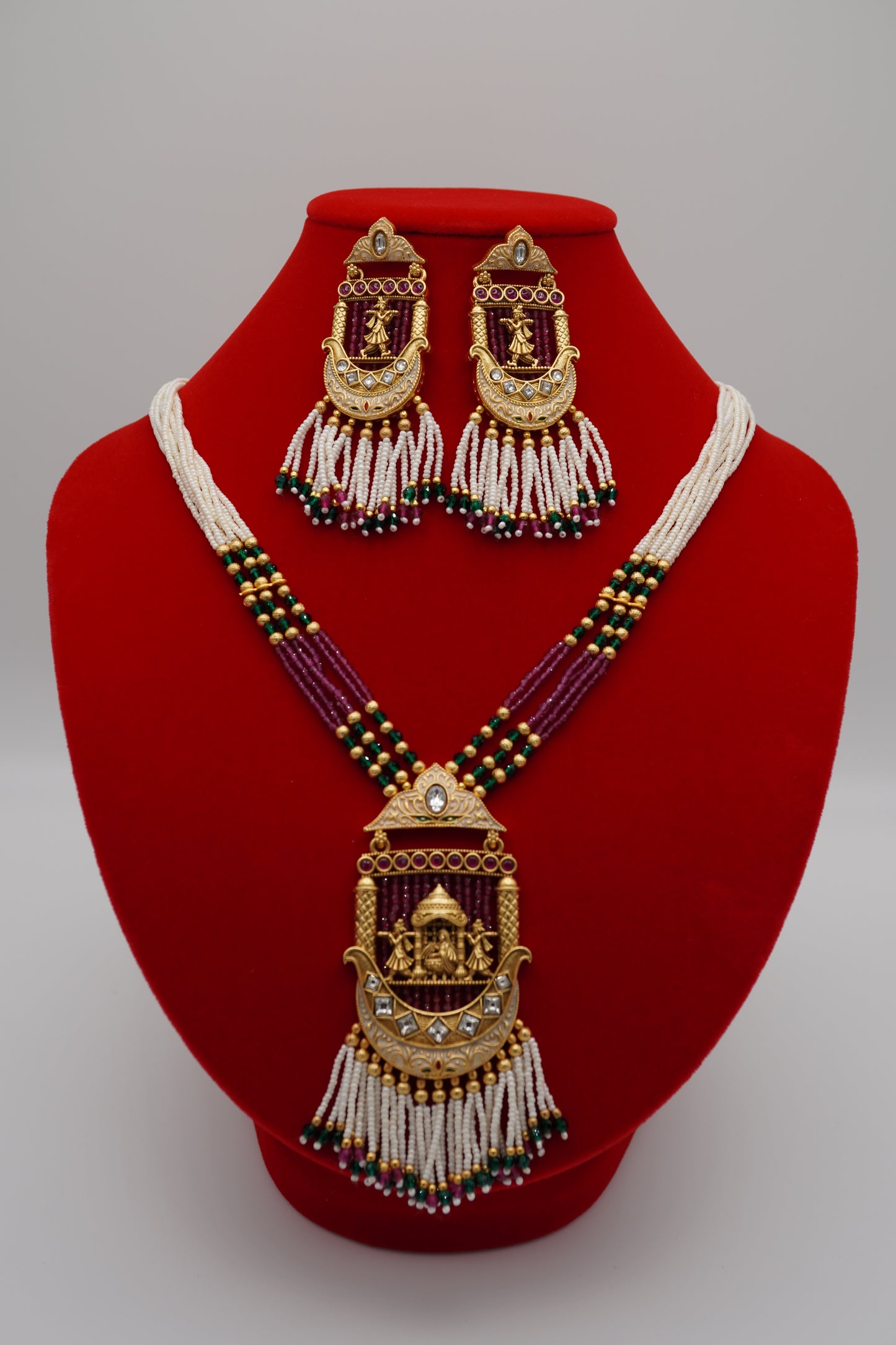 Regal Tradition Necklace Set