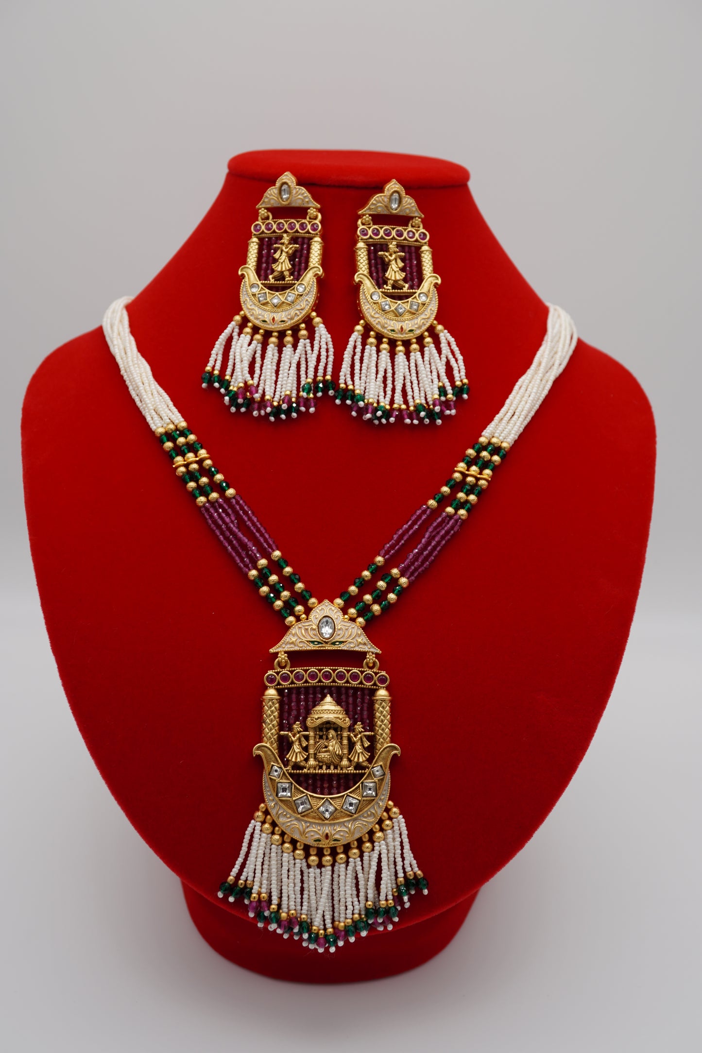 Regal Tradition Necklace Set