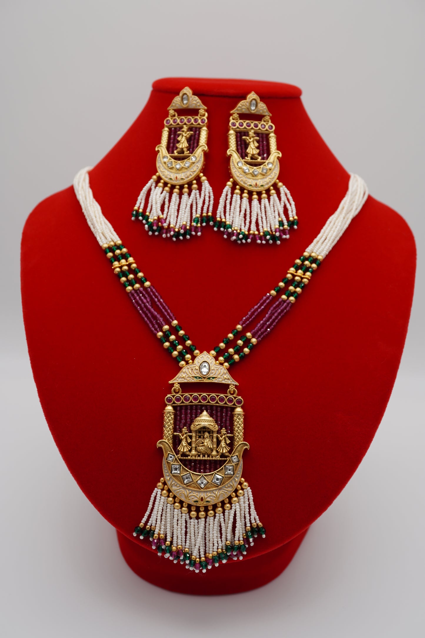 Regal Tradition Necklace Set
