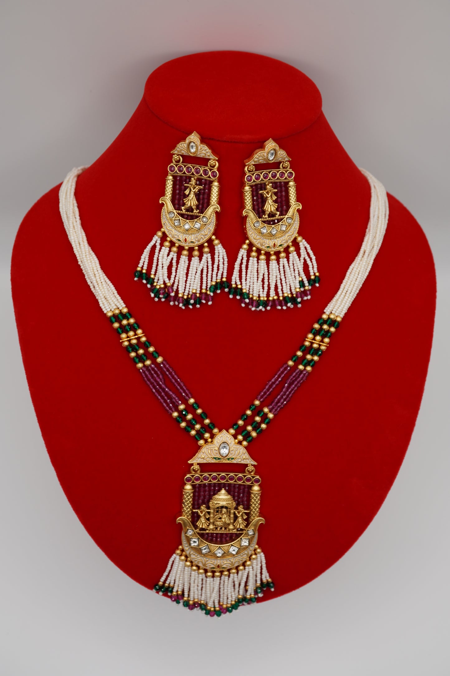 Regal Tradition Necklace Set